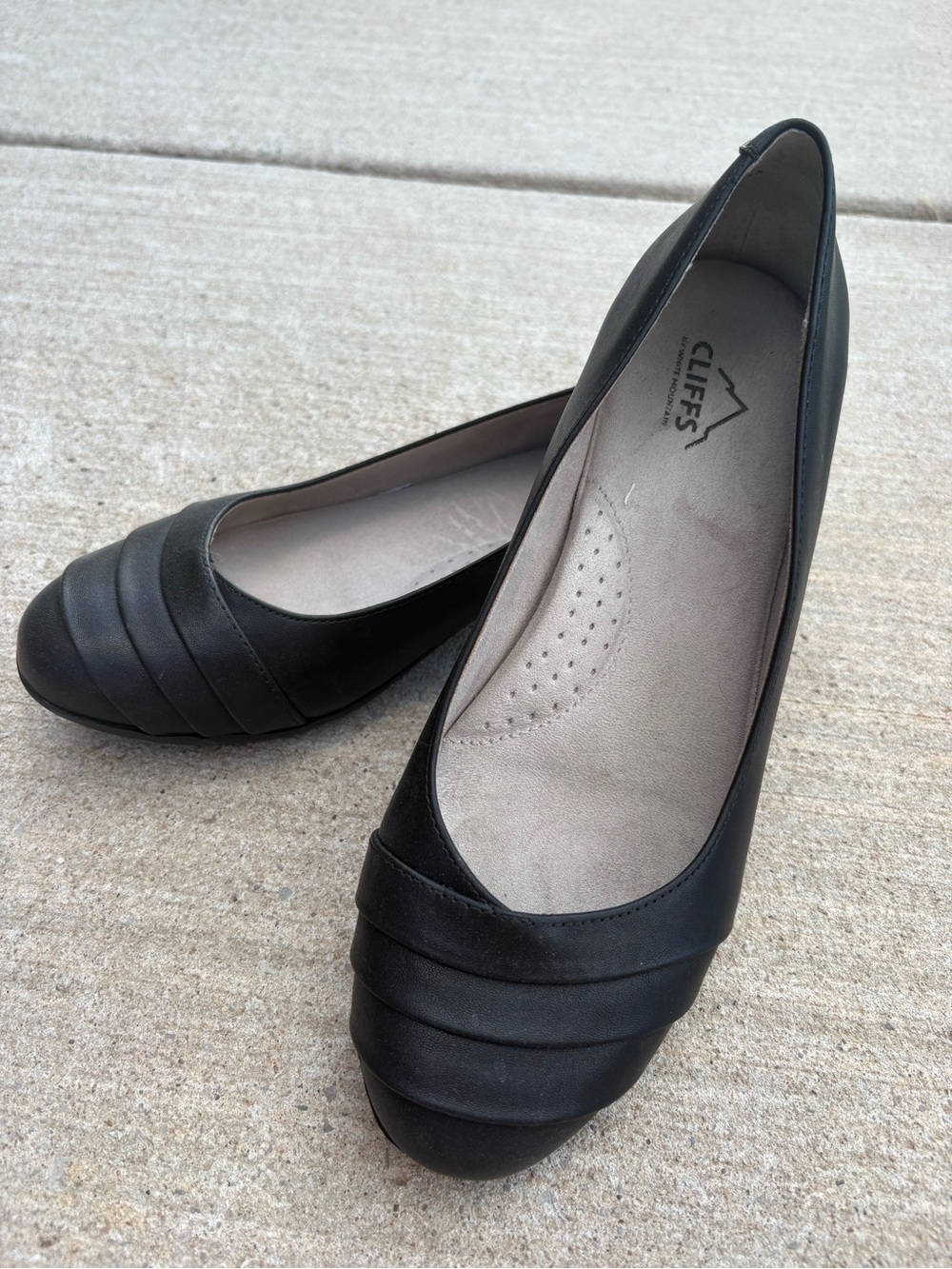 Cliffs by WHITE MOUNTAIN Black Women's Layered Toe Ballet Flats